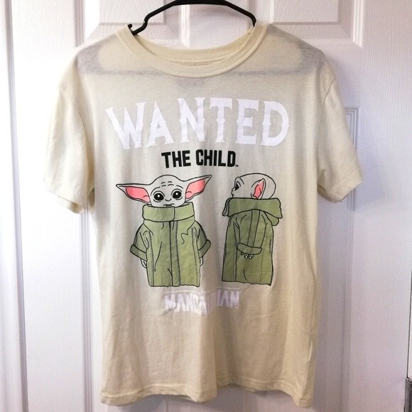 Star Wars The Mandalorian The Child Wanted Poster T-Shirt Juniors Medium - Picture 1 of 3